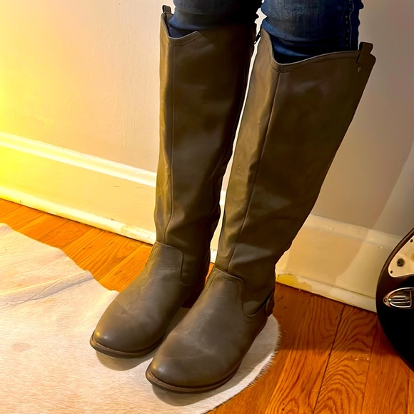 Bass Adriena Extended Calf Tall Boot sz 9.5M. Great Condition! - Picture 3 of 7